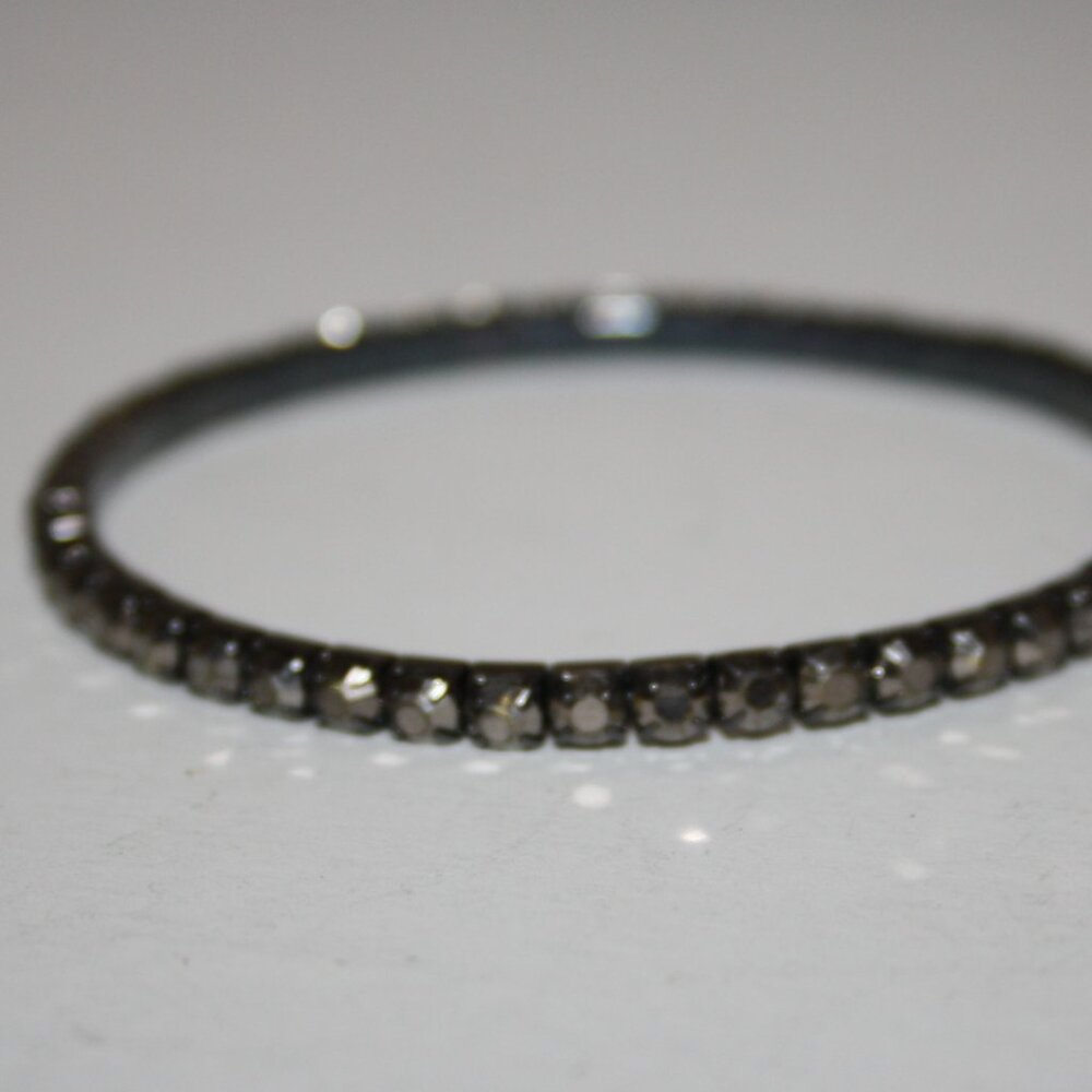 Beautiful gunmetal and gray rhinestone bracelet 6.5"